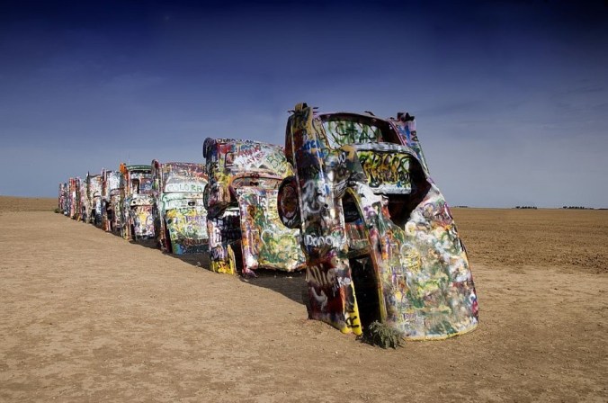 cadillac-ranch-754878_960_720